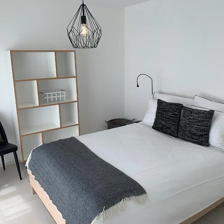 Niederdorf - Grossmuenster * ציריך